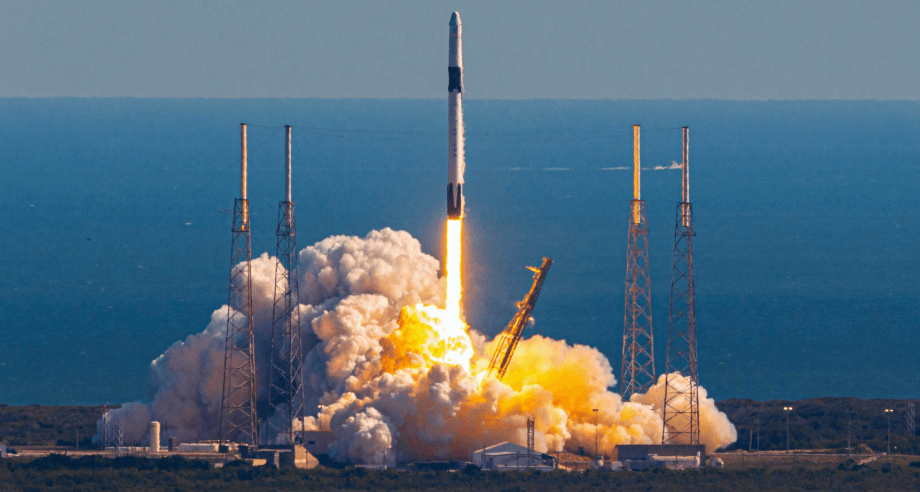 SpaceX lança satélite de telecomunicações de serviço duplo e dobra a reutilização de foguetes
